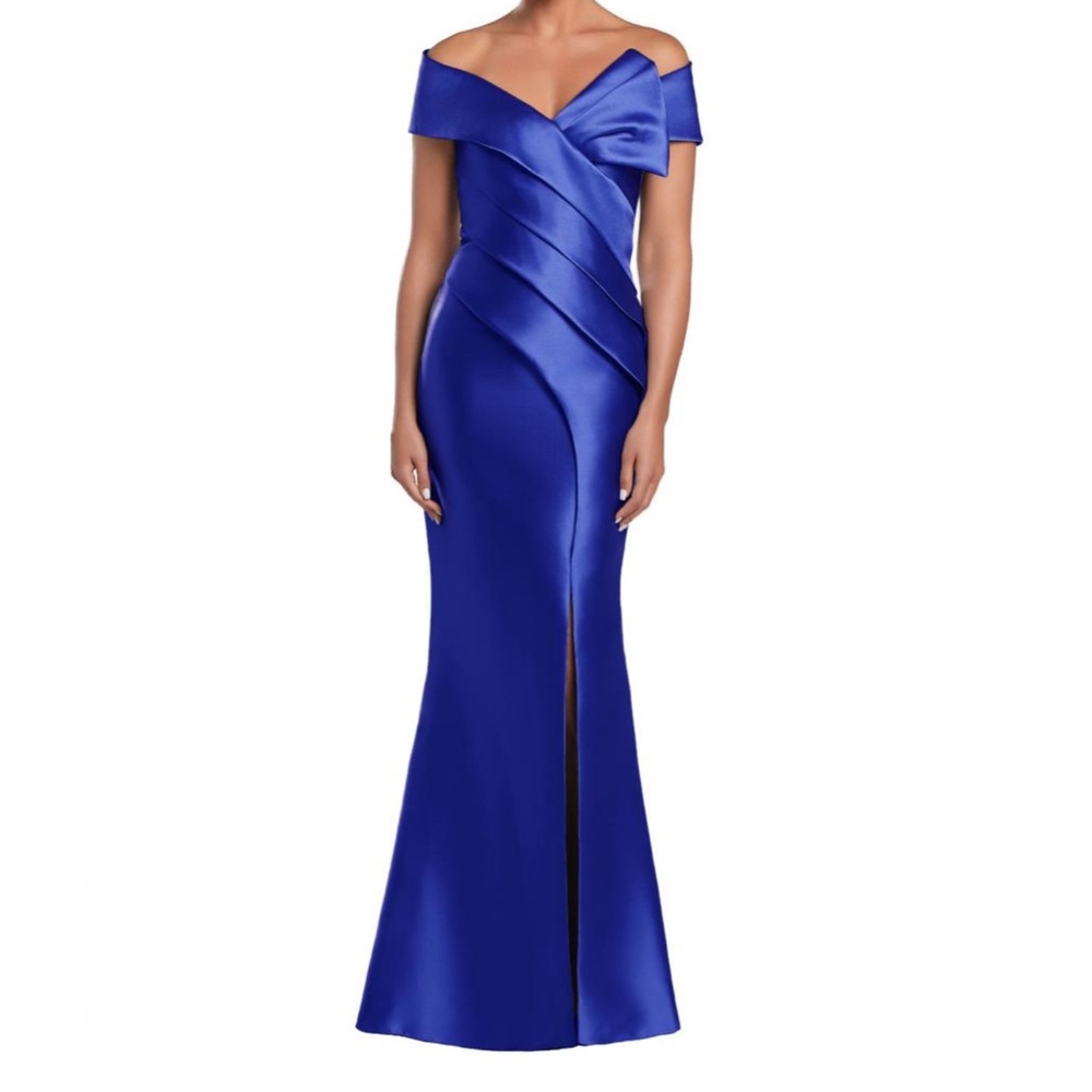 *NEVER WORN* Elegant Off-Shoulder Blue Gown